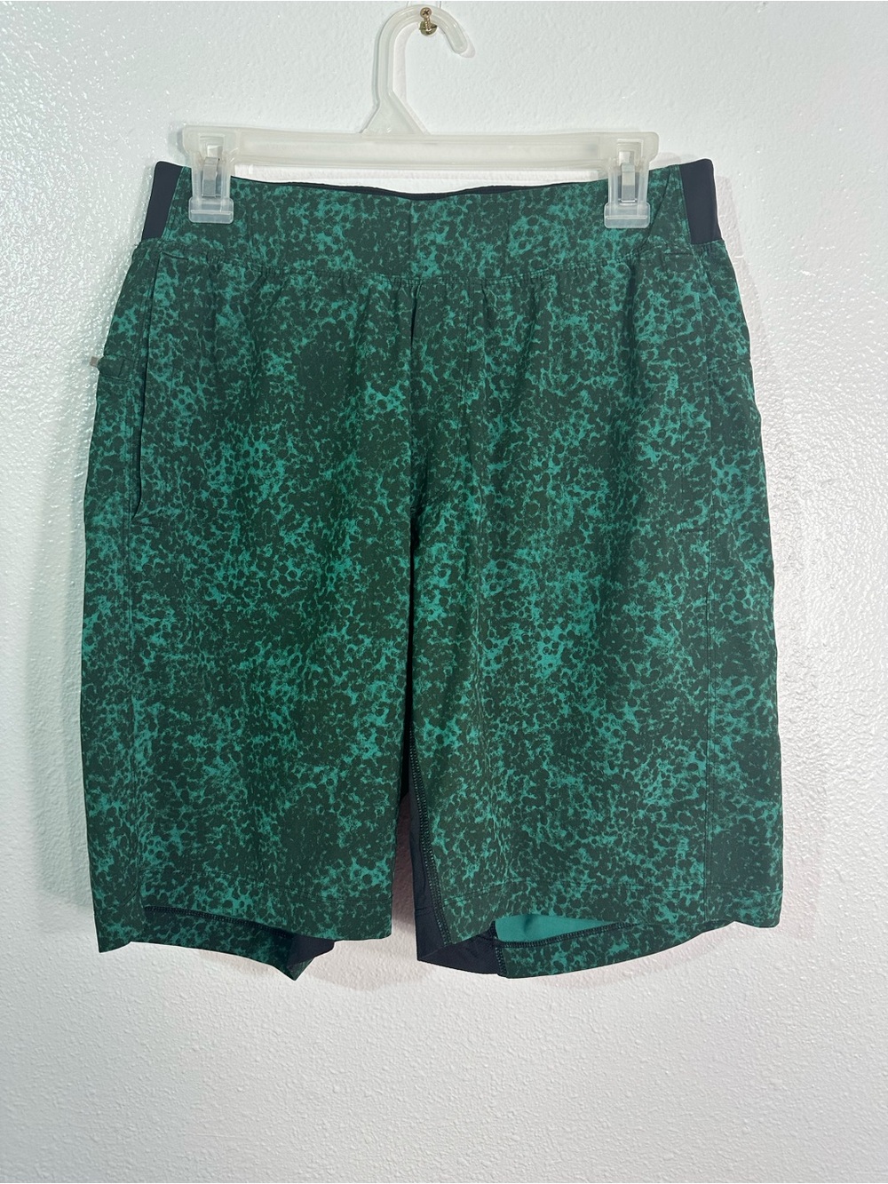 Lululemon Men’s Green Print Lined Running Training Shorts Zip Pocket 9” Inseam